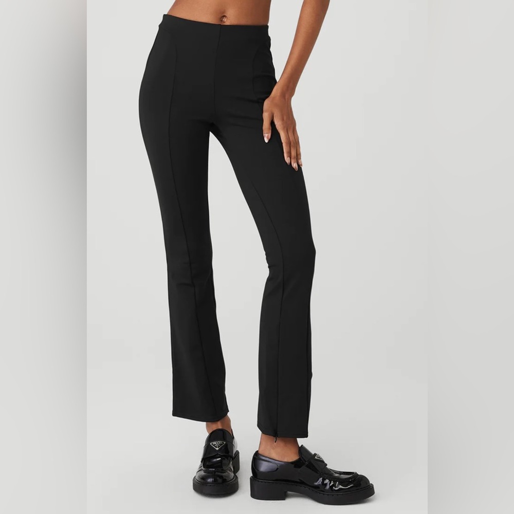 Alo yoga size small NWT high waisted 7/8 zip it flare legging